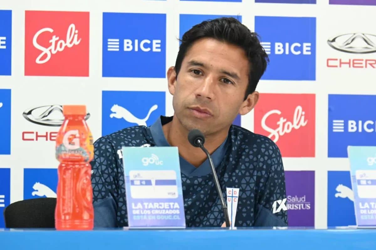 Universidad Católica ganó, pero hinchas aún piden la salida de Nicolás Núñez