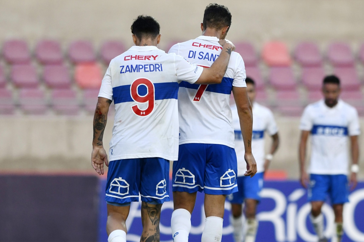 Se fue de Universidad Católica por la puerta trasera y su debut en Argentina fue paupérrimo