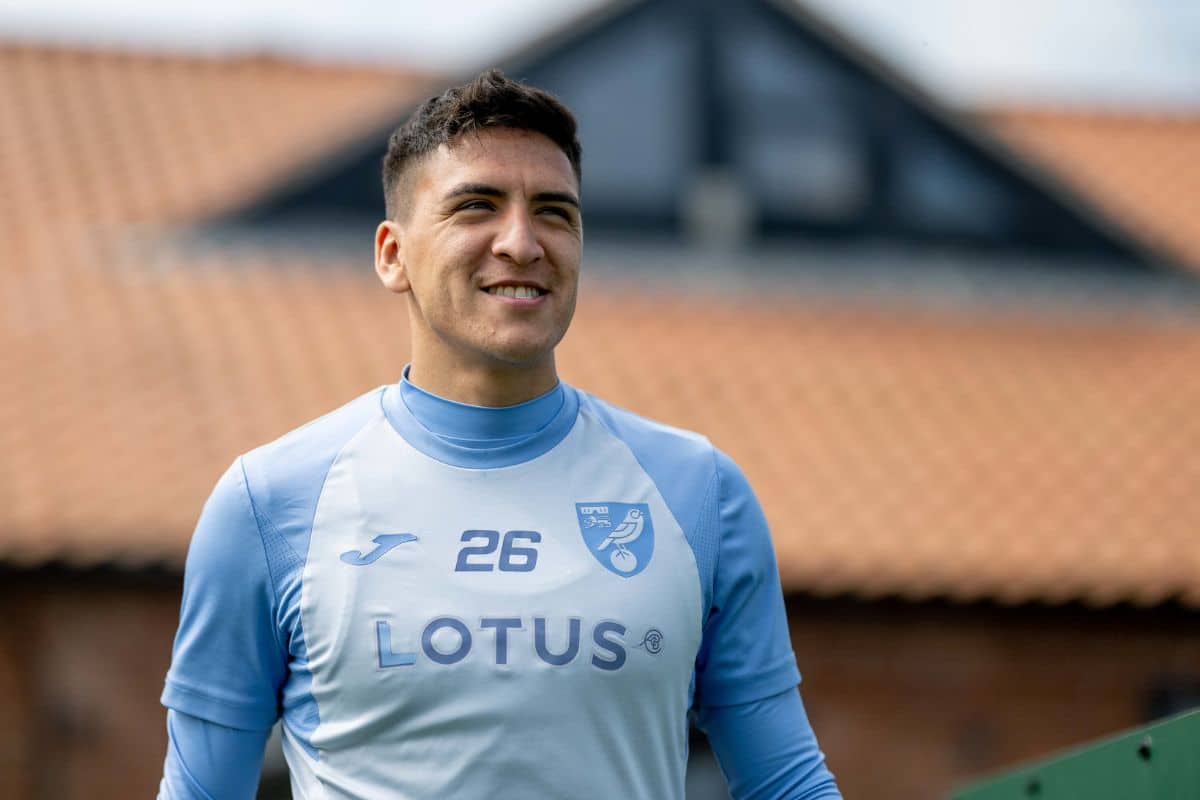 Marcelino Núñez, figura en el primer chico de la Championship entre Norwich City y Leeds