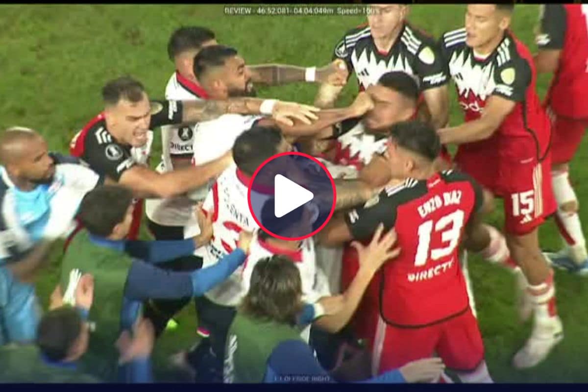 La piña que recibió Paulo Díaz y la insólita reacción del árbitro