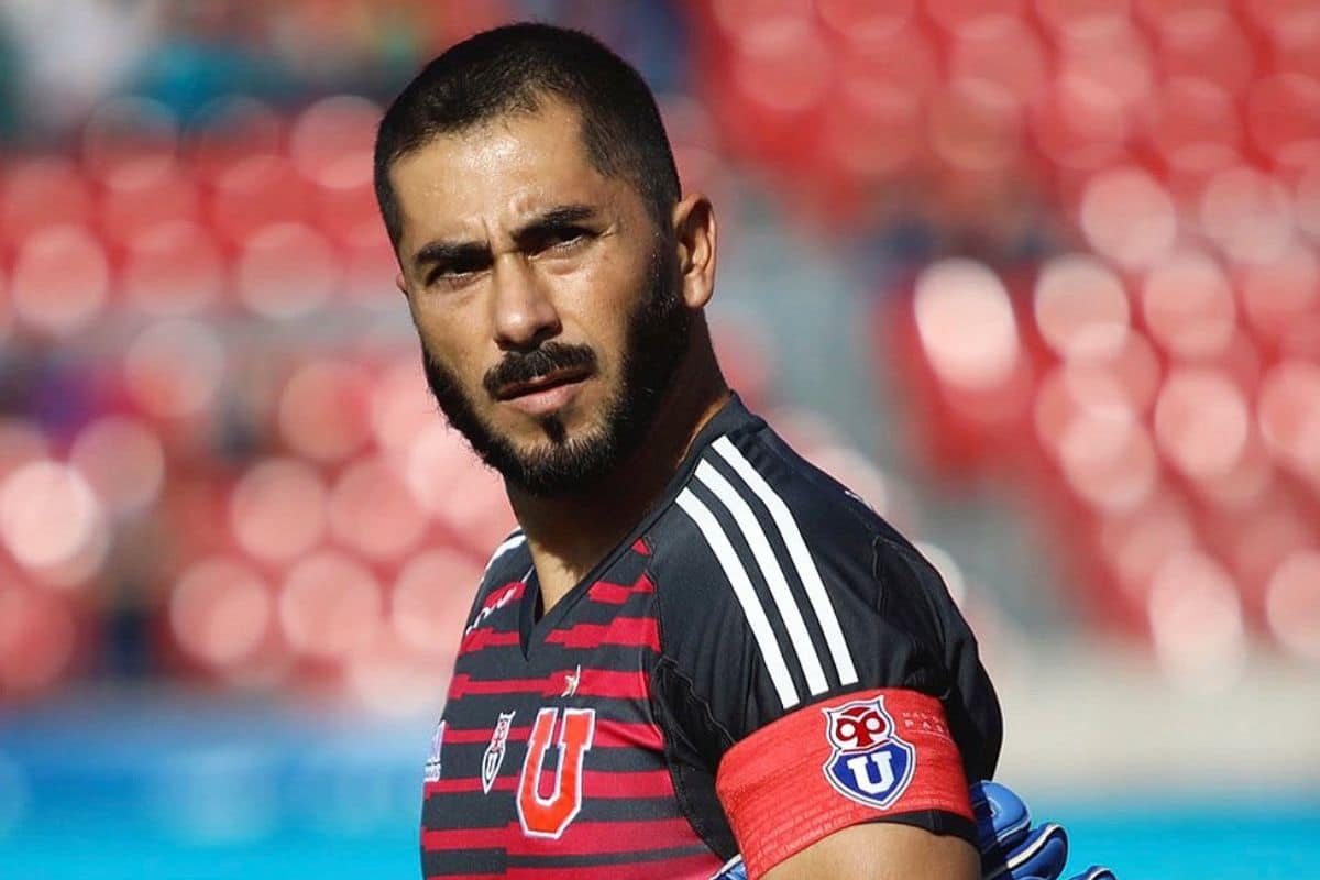 “Se aburrió de hacer goles”: Johnny Herrera pide a gritos regreso de delantero