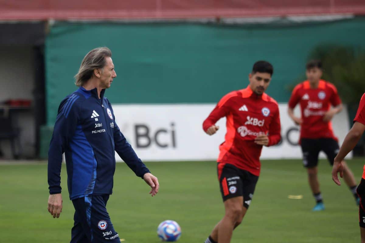 Ricardo Gareca entrenando a Chile