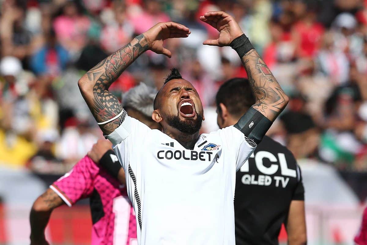Arturo Vidal festejando un gol