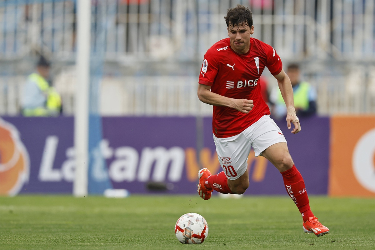 Gonzalo Tapia jugando para Universidad Católica