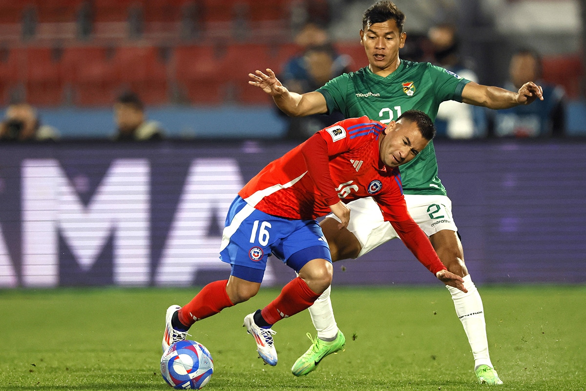 Jean Meneses jugando en la Selección Chilena