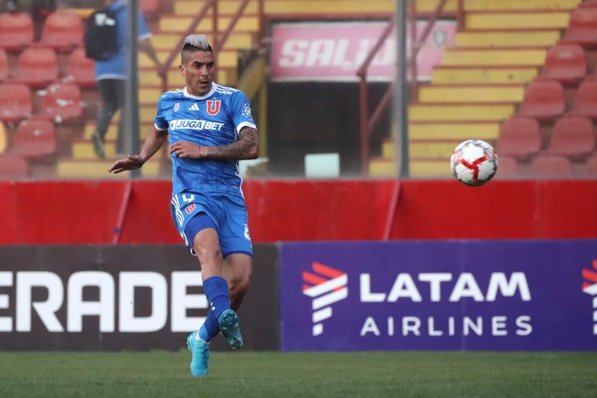 Leandro Fernández jugando para Universidad de Chile