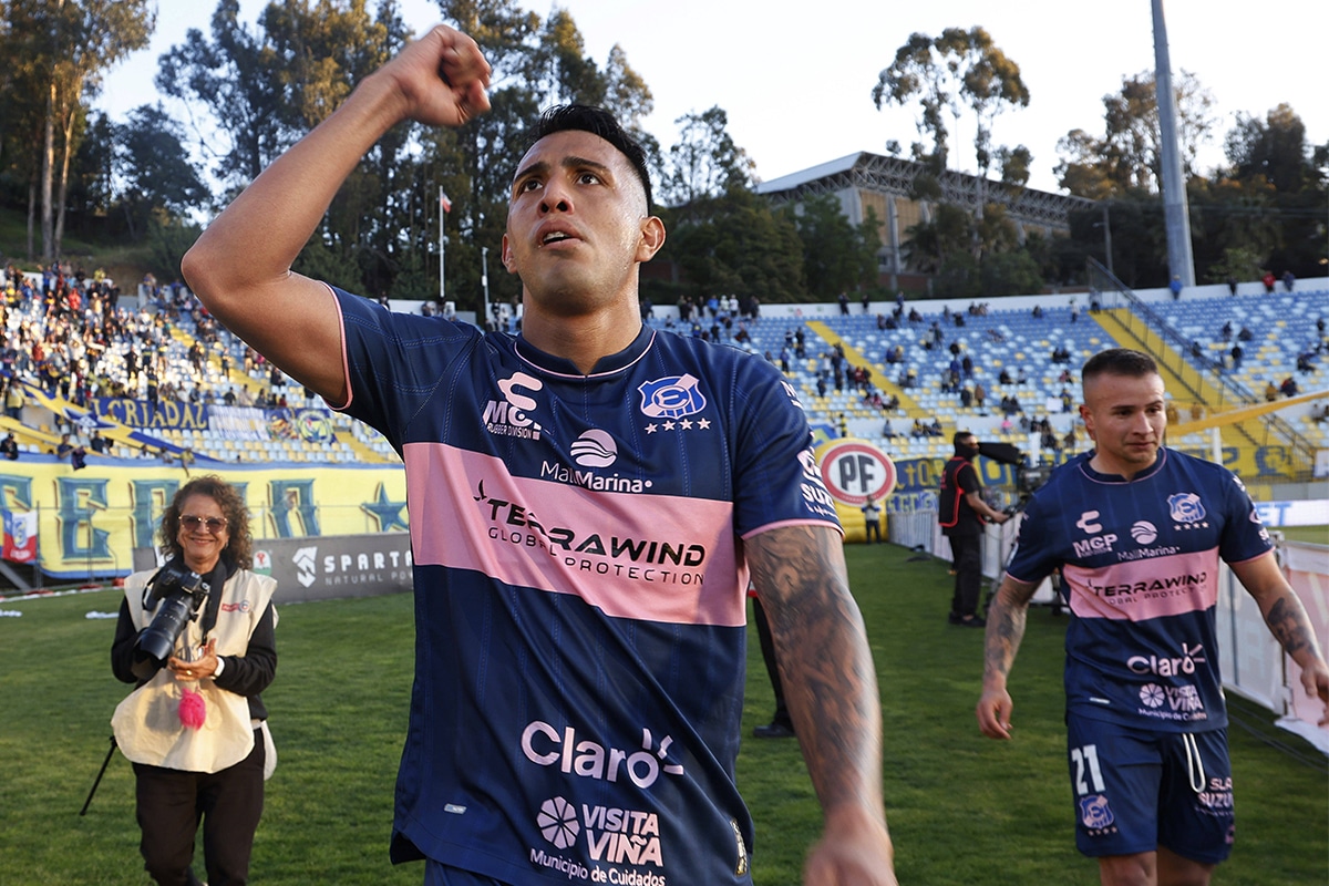 Rodrigo Contreras celebrando para Everton