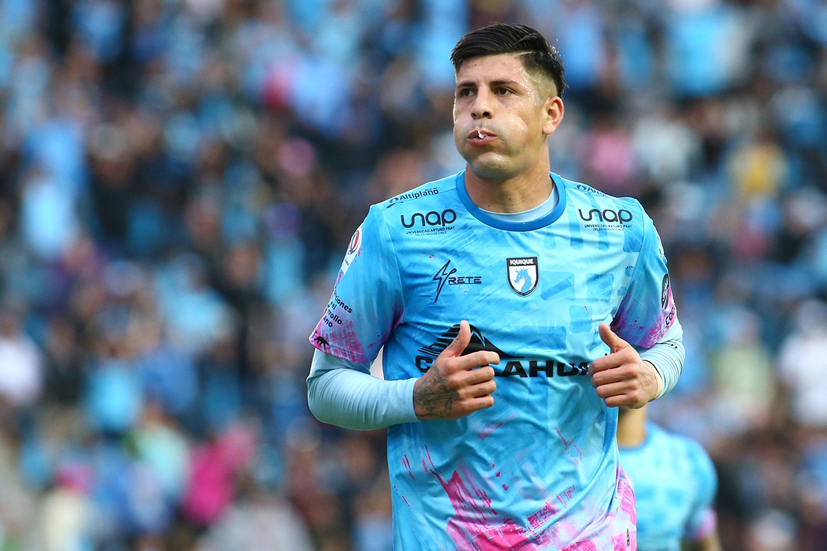 Steffan Pino celebrando un gol para Iquique