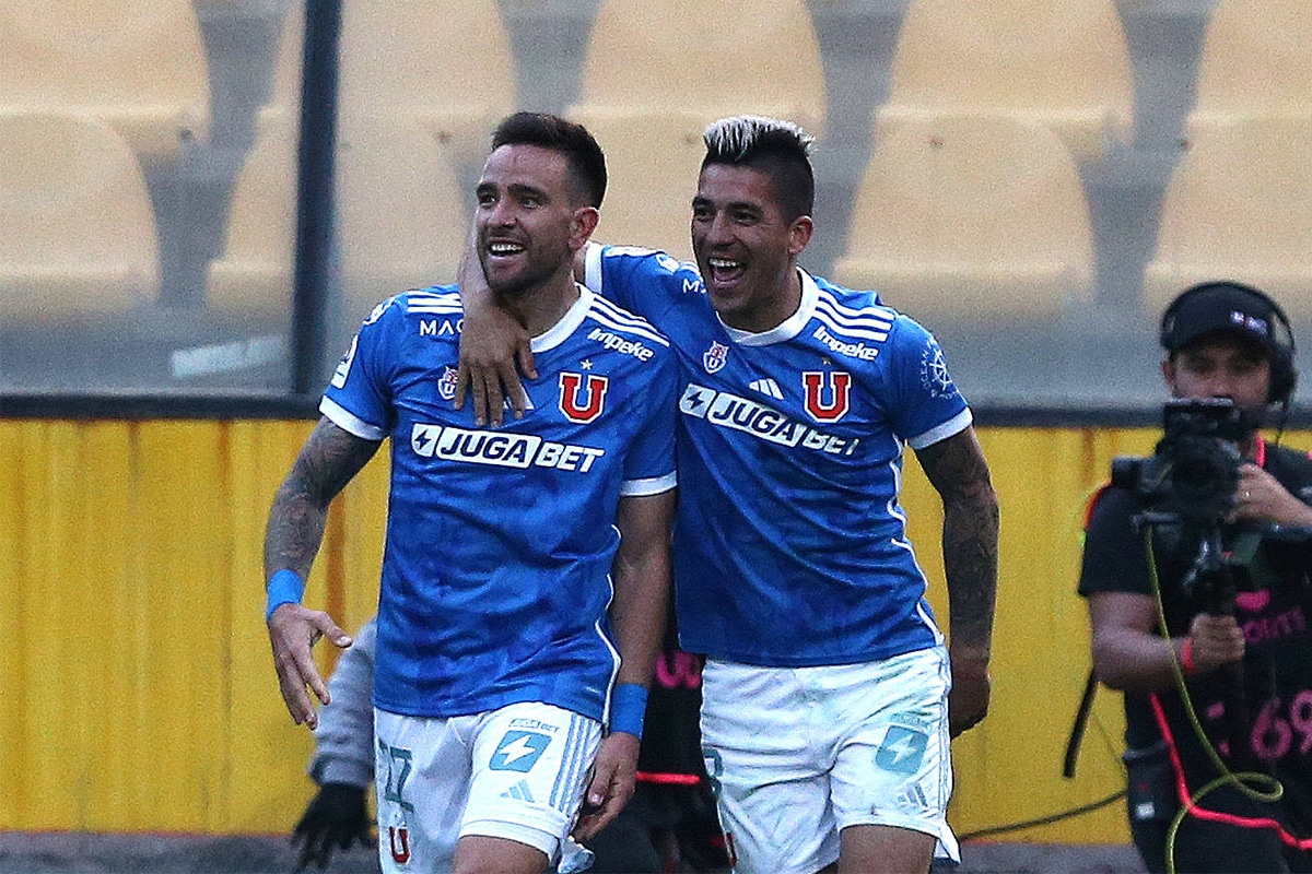 Matías Zaldivia y Leandro Fernández festejando un gol