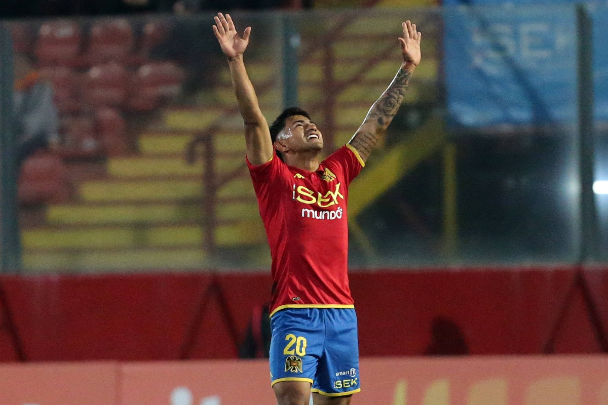 Franco Frías festejando un gol de Unión Española