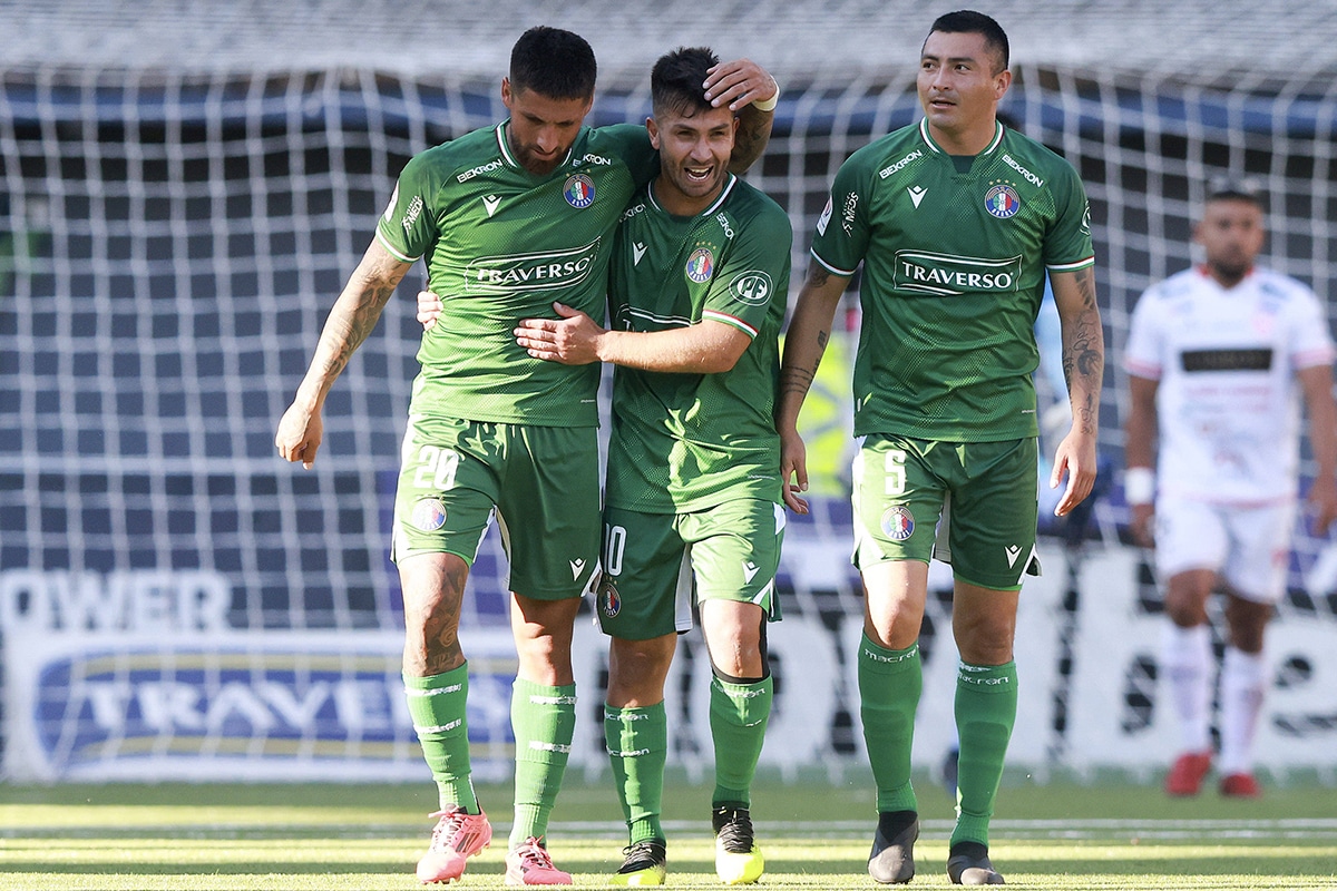 Audax Italiano festejando un gol