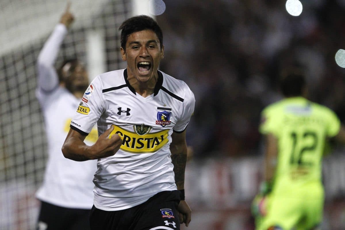 Claudio Baeza festejando gol en Colo Colo