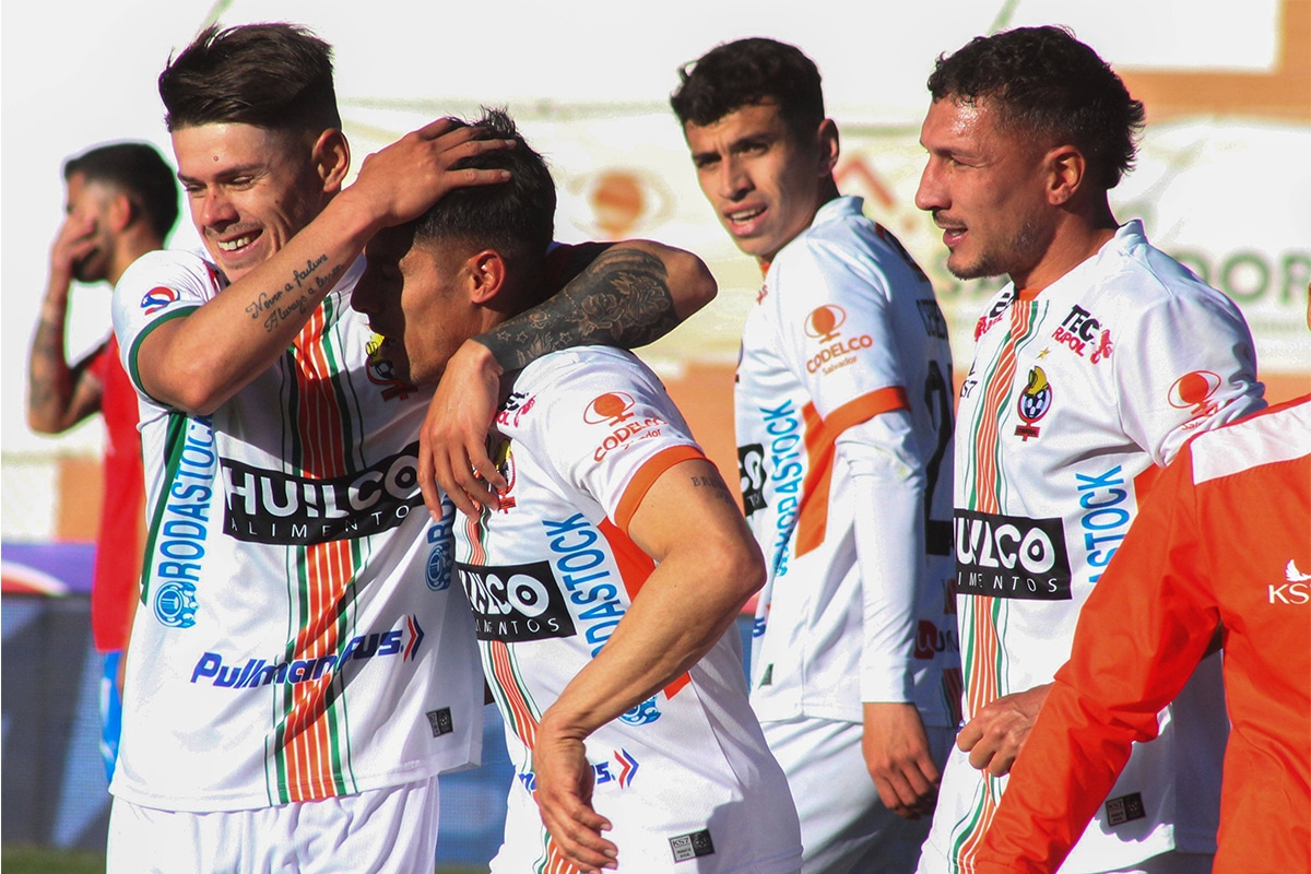 Cobresal celebrando