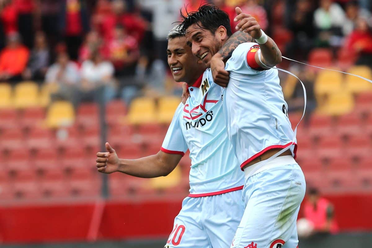 Diego González festejando goles con Unión Española