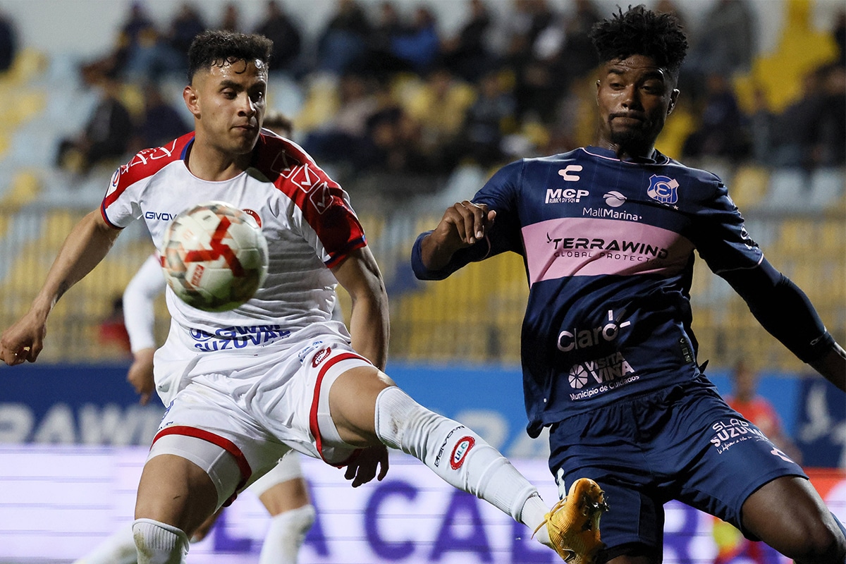 Eduardo Bauermann defendiendo en Everton