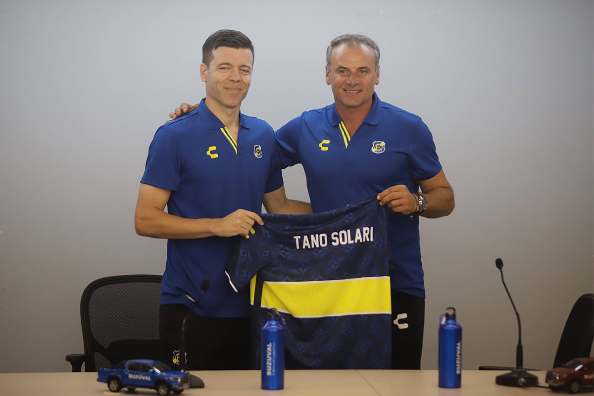 Esteban Solari presentándose en Everton