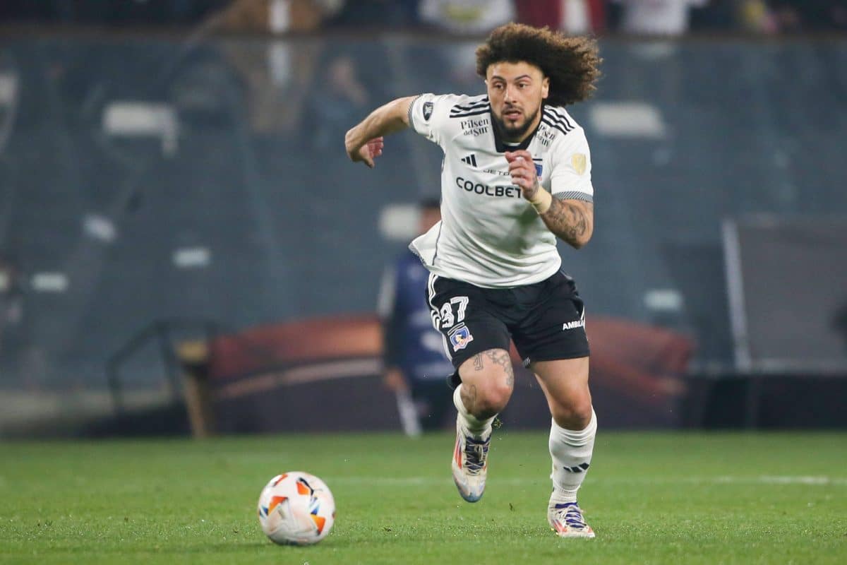 Falcón defendiendo en Colo Colo