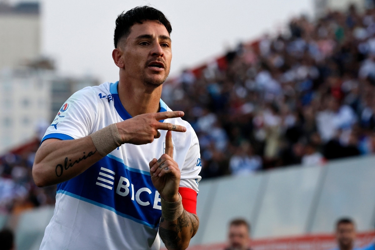 Fernando Zampedri festejando un gol