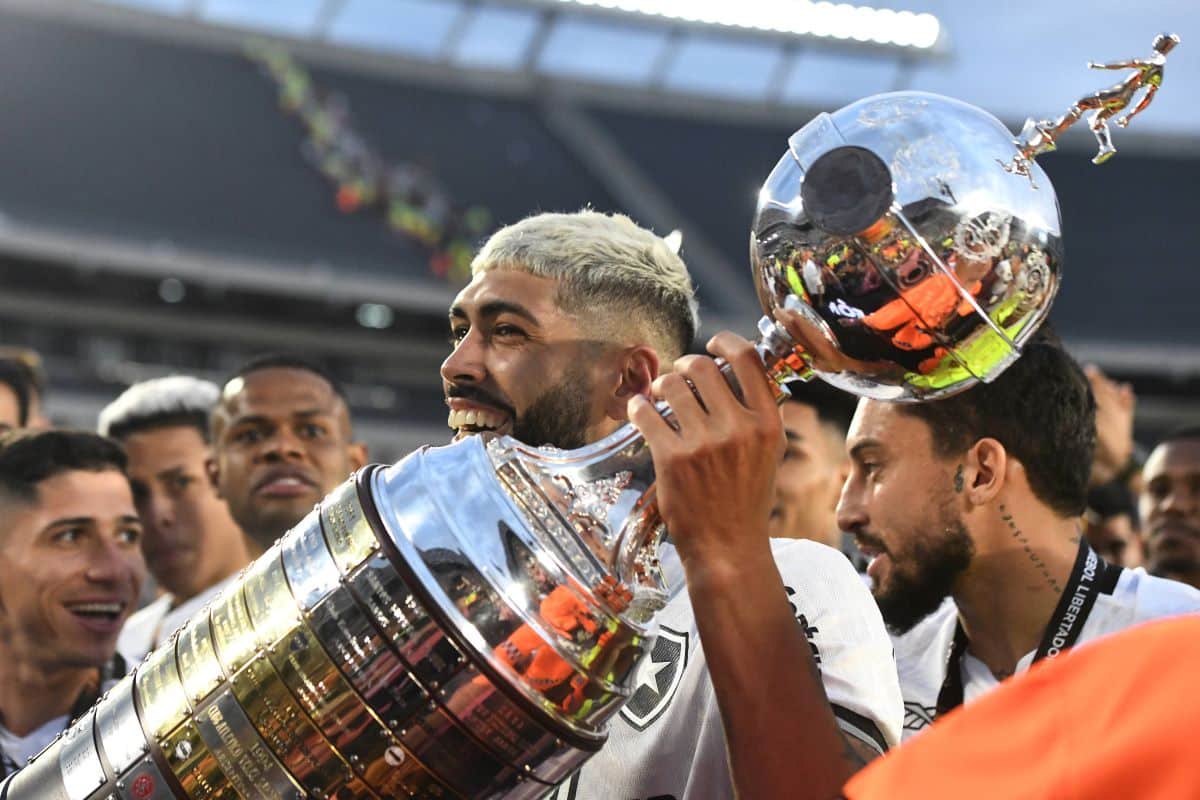 Refuerzos Colo Colo: el Albo hizo un “ofrecimiento formal” por un vigente campeón de Copa Libertadores