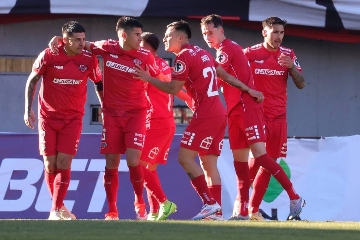 Refuerzos Ñublense: Francisco Arrué busca robarle un jugador a la U de Chile y a Jaime García