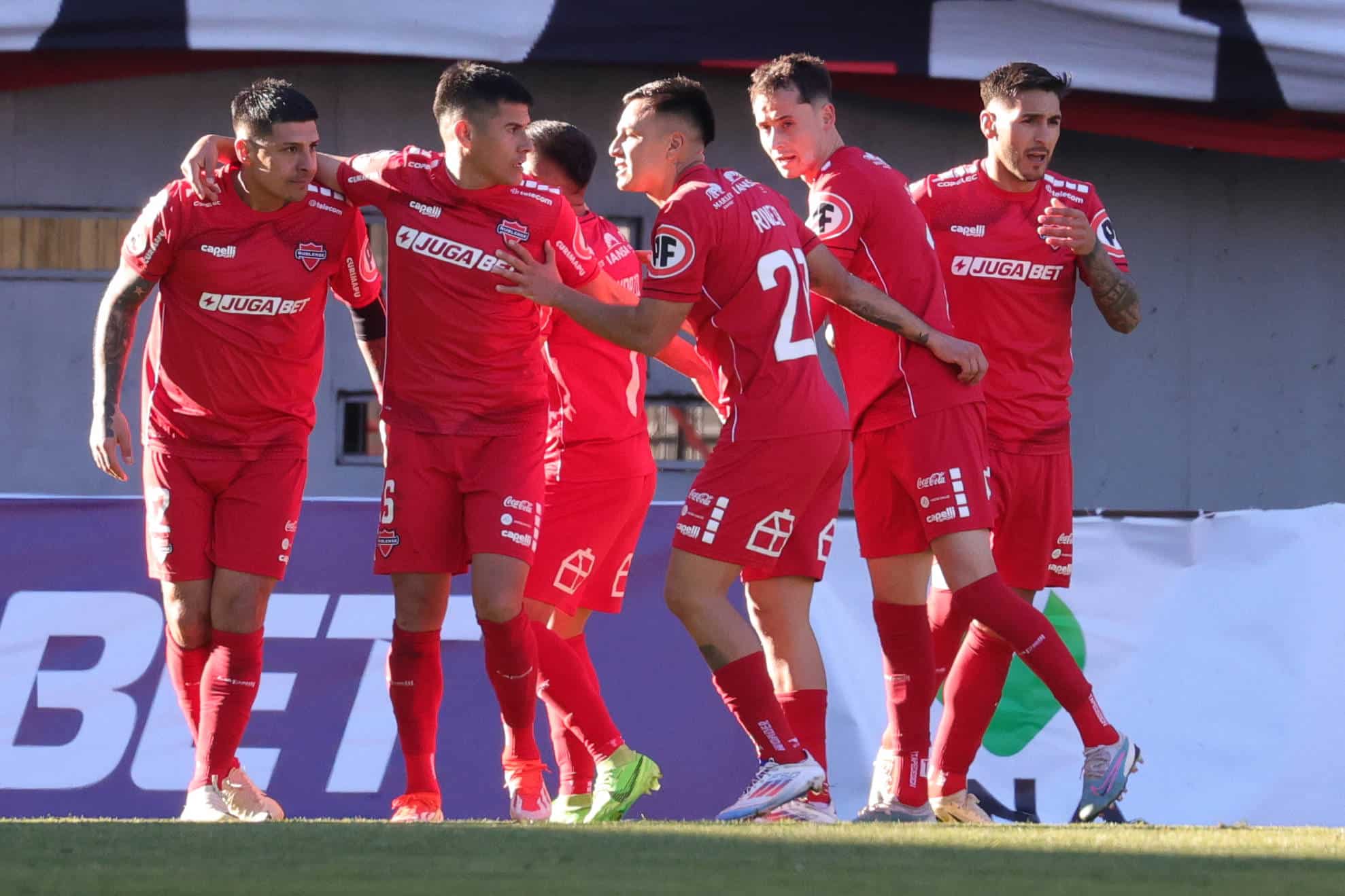 Refuerzos Ñublense: Francisco Arrué busca robarle un jugador a la U de Chile y a Jaime García