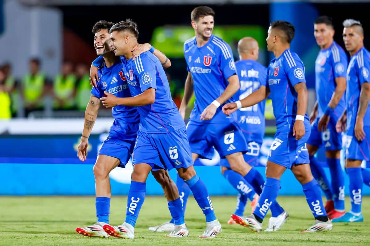 Refuerzos U de Chile: los Azules se arman de paciencia para explorar un fichaje que podría llegar a final de temporada