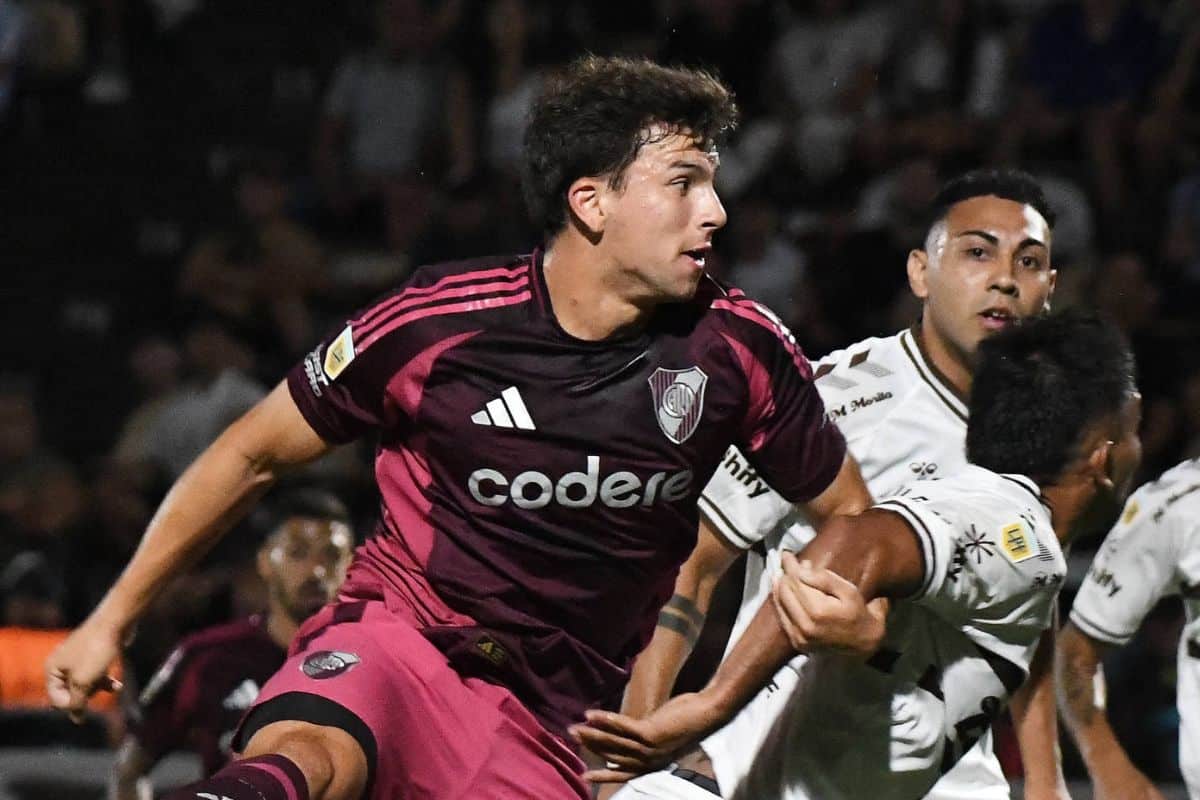 Fichajes UC: Gonzalo Tapia es sepultado por la hinchada de River Plate