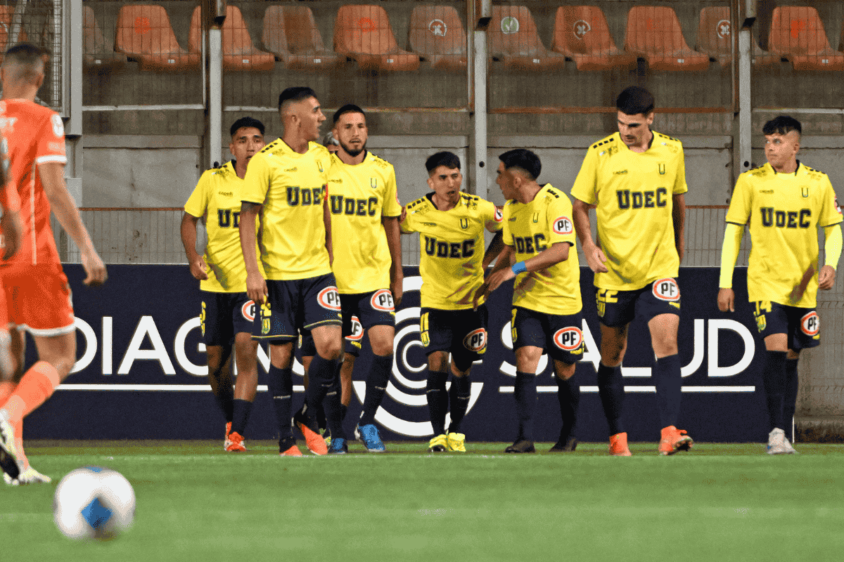 Un refuerzo le da el triunfo al Campanil sobre Cobreloa que todavía no sabe de victorias en el año