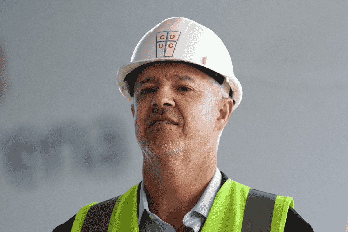 Juan Tagle asume un nuevo período en U. Católica con 3 pendientes por resolver