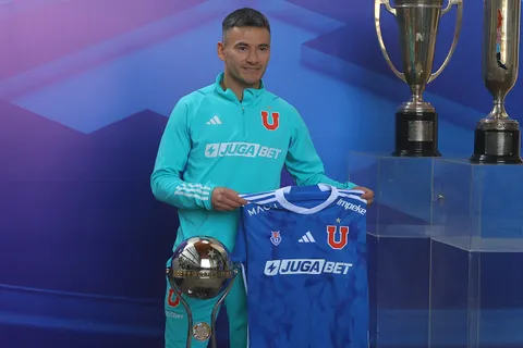 “Todos queremos”: Michael Clark define si Charles Aránguiz usará la 20