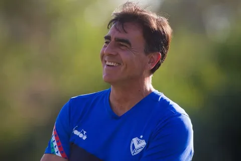Gustavo Quinteros, de no ser renovado con Colo-Colo a disputar la semifinal en Argentina