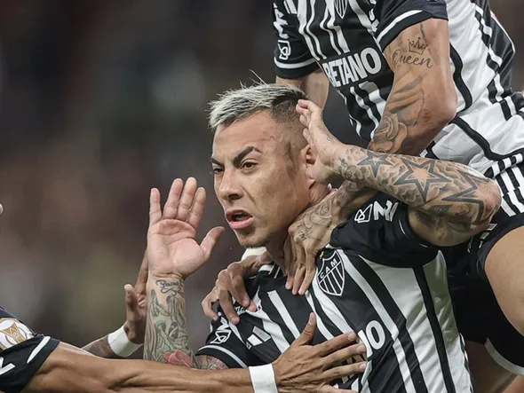 Copa Libertadores: San Lorenzo disparó contra Eduardo Vargas y árbitro chileno