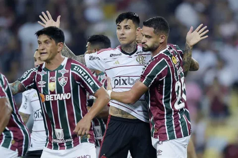 Erick Pulgar salió lesionado en Flamengo y preocupa a Ricardo Gareca