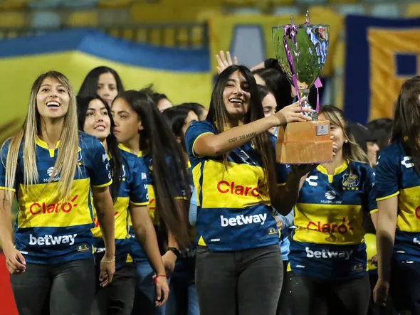 Histórico: Everton fichó a la jugadora más joven del fútbol chileno