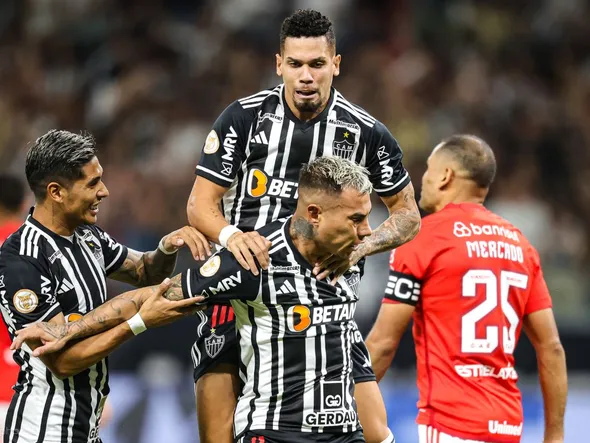Eduardo Vargas volvió a la titularidad en el Brasileirao y anotó, pero fue invalidado