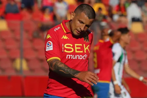 ¿Se va Vecchio de Unión Española? La postura del jugador y qué piensa la dirigencia