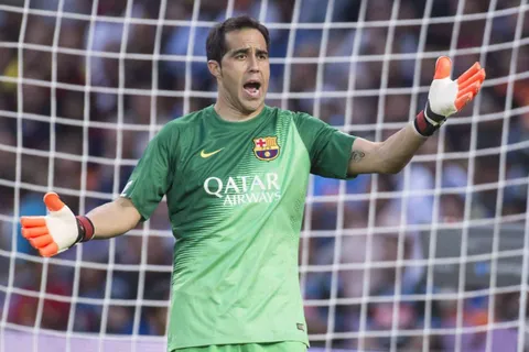 Mercado de fichajes: Claudio Bravo podría volver a Barcelona