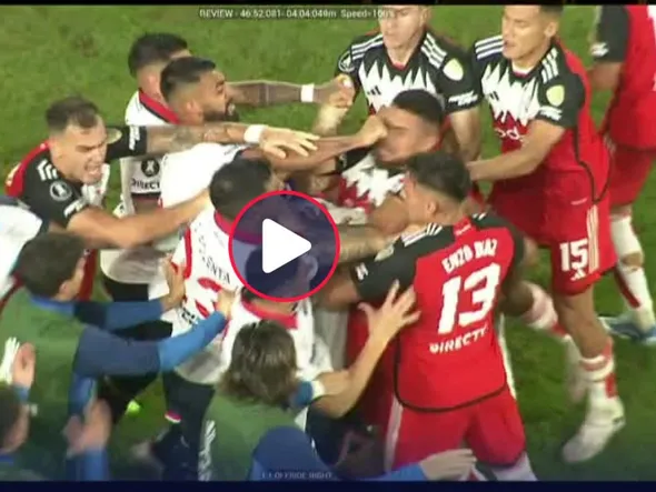 La piña que recibió Paulo Díaz y la insólita reacción del árbitro