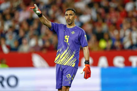 ¿Con Colo-Colo en mente? Claudio Bravo no seguirá con Manuel Pellegrini en Betis