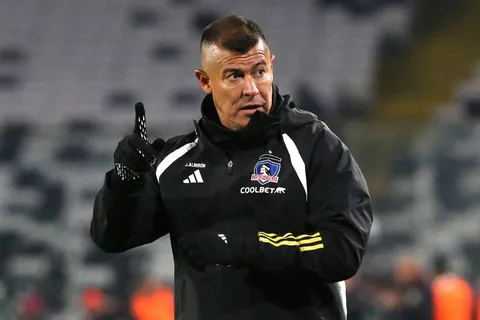 Jorge Almirón exigió a Colo Colo apurar las movidas del mercado de fichajes