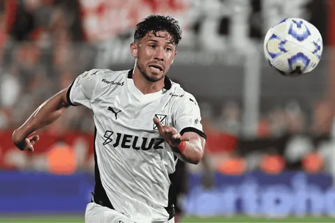 Huachipato saca cuentas alegres con la millonaria venta de Felipe Loyola al Bayern Münich