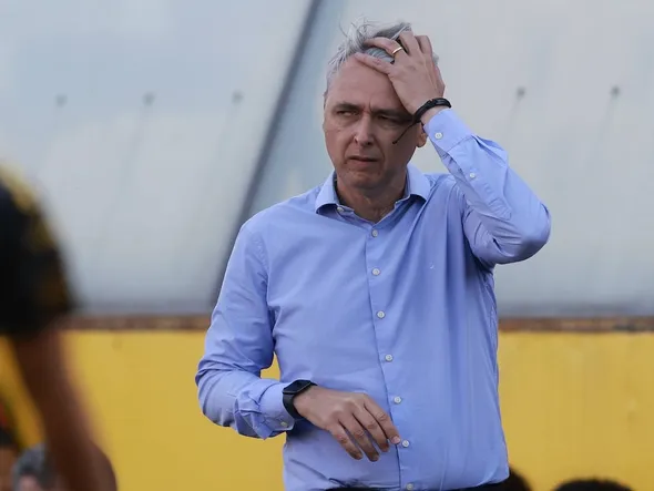 Universidad Católica cerró el mercado de fichajes sin volantes tras el rechazo de 2 jugadores