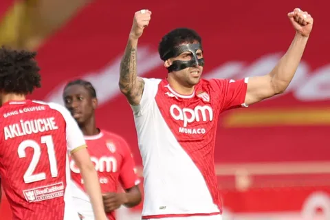 ¿Por qué Guillermo Maripán utilizó una máscara en Mónaco vs Toulouse?