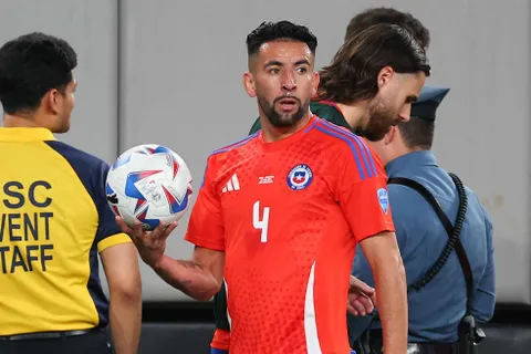 Refuerzos Colo Colo: el importante paso que dieron Isla y Aníbal Mosa para cerrar el fichaje
