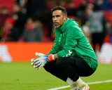Se lamenta Claudio Bravo: su reemplazante salvó al Betis de una goleada frente a Atlético Madrid