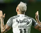 Eduardo Vargas anotó 2 goles en el empate de Atlético Mineiro e hizo historia