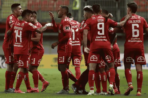 Refuerzos Ñublense: los Diablos Rojos cumplen un mes y medio sin entrenador confirmado y ya tienen un plan para suplir a Arrué