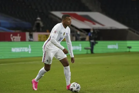 Francia vs Chile: la insólita actitud de los hinchas locales con Kylian Mbappé