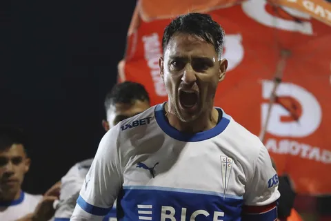 ¿Cuántos goles lleva Zampedri en UC y qué le falta para convertirse en el máximo goleador?