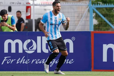 ¿Cuándo debuta Joaquín Larrivey en Deportes Concepción?